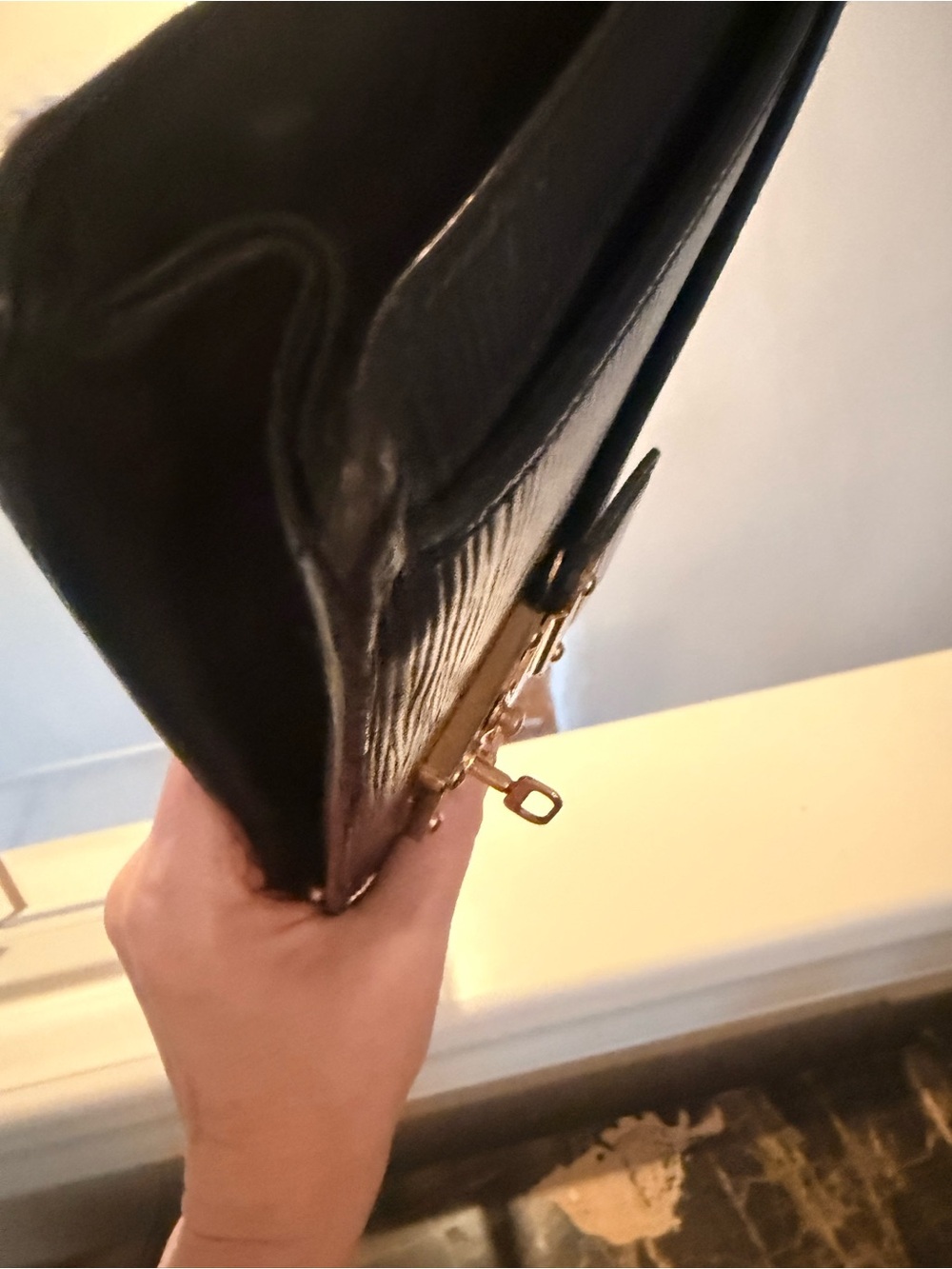 Authentic Louis Vuitton Epi Serie Dragonne Clutch – Black Noir (M52612 - Picture 6 of 16